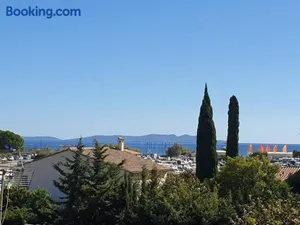 Image of Studio Mezzanine vue port et mer