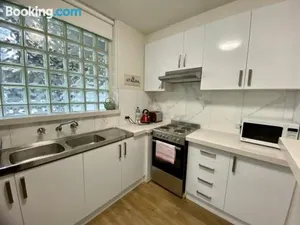 Image of 1 Bdrm With Parking, Walk to Beach