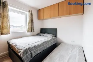 Image of Lloyd St Apartment