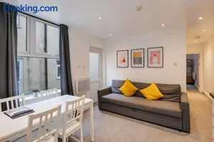 Image of 2 Bedroom Aprtmnt For Upto 6 Nr Centre, Uni &Parks