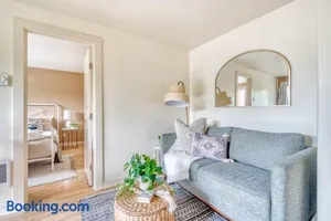 Image of Stay Portland - Adorable Bright 1 Bed Near OHSU
