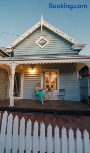 Image of Signal Cottage close to beach and Semaphore Road
