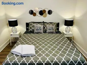 Image of Apt 2 Bedrooms 2 Full Baths FREE Parking & FREE Laundry in Unit