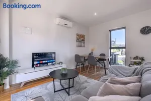 Image of Glenroy 2br1ba In Townhouse Parkingwi-fibath