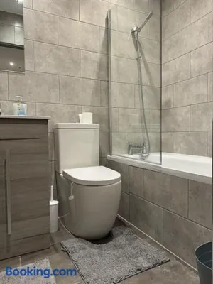 Image of Spacious 1 Bedroom Flat City Centre