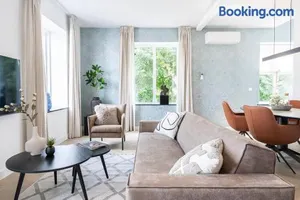 Image of Newly Renovated XL home city center