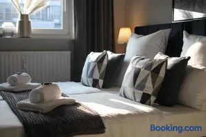 Image of R B Apartment Hamburg Duo - perfekt für Monteure - Küchenzeile - Smart TV - Bad mit Toilette und Dusche auf dem Flur gegenüber des Zimmers zur Alleinnutzung