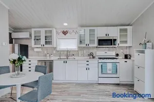 Image of Modern & Cozy stand-alone apartment - perfect stay