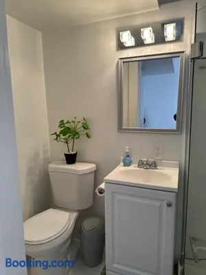 Image of Hummingbird's Retreat-One bedroom-private bath-private entry door