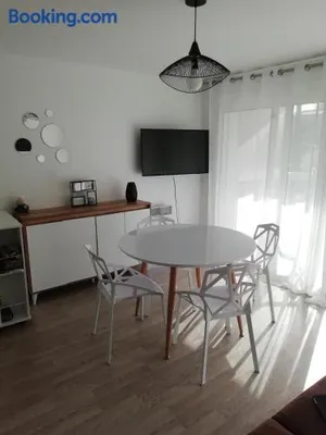 Image of Le Saint Amand, studio cabine, agréable terrasse sud