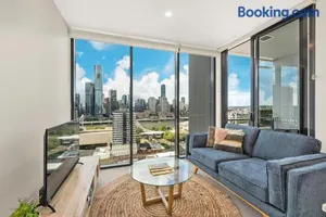 Image of Stylish Apt and Best Location with King Bed, Pool, Gym