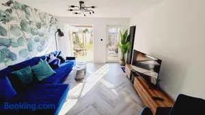 Image of Beautiful 2bed house with garden, walking distance to town - FREE parking