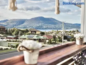 Image of Modern holiday home in Hobart - Stunning Mountain & Water views