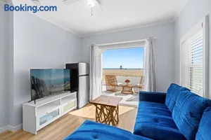 Image of 1628 West Oceanfront Oasis 1