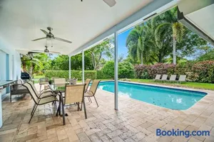 Image of Spacious 4BR/3BA pool home, stylishly decorated