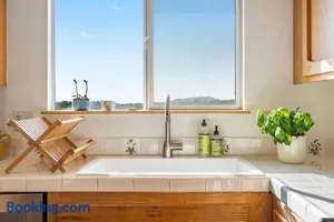 Image of Lilly's Guesthouse-Farmstay with Valley Views!