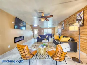Image of Katy Oasis W Game Room