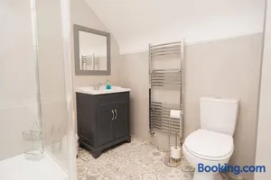 Image of Newly renovated 3 bed Tarvin home close to Chester -sleeps up to 11