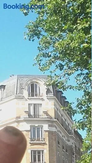 Image of Vue sur les toits de Paris, tour Effeil, centre malakoff, chambre chez l'habitant, sans ascenseur, à deux pas de Paris