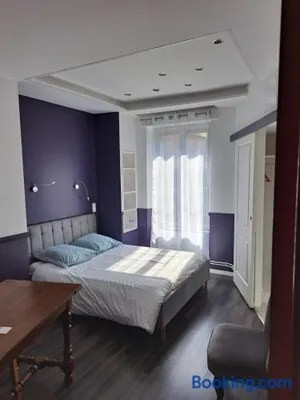 Image of L'appARTement - chambre avec salle de bains et wc dans une galerie d'art