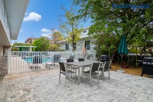 Image of Beach Luxury 805