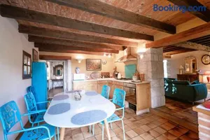Image of La Maison des Chênes - Piscine et grand terrain arboré dans une ambiance bucolique.