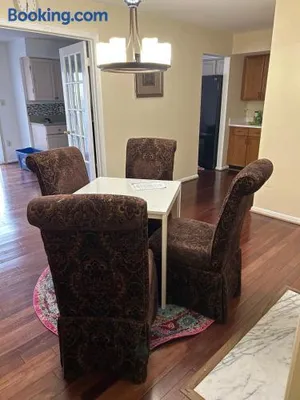 Image of 8 mins to Dulles Airport Suite