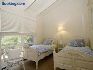 Image of Barnett Place 6