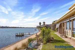 Image of Lakeside Mews
