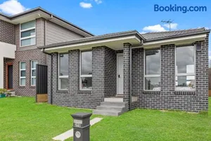 Image of Austral Brand New 3Br House with WiFi & Parking