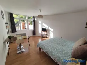 Image of L'Ecrin d'Emile - Grand Studio Meublé au Calme