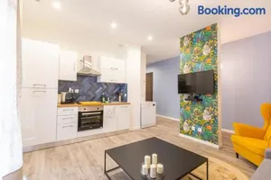 Image of 3 min à pied de la gare St Charles - 3 chambres avec Clim, SDB et TV