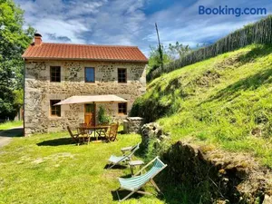 Image of La petite Maison du Bonheur & Jacuzzi