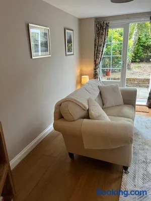 Image of Garden Flat near train station