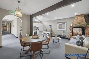 Image of Evies Cottage i Belmont Suites I regionalXscapes