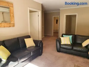 Image of Lbarza Luxury 3BR 2 Bath 2 Storey Townhouse near lake