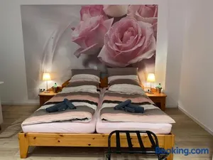 Image of Home-Rose-Garden-Gästehaus kontaktloser Zugang