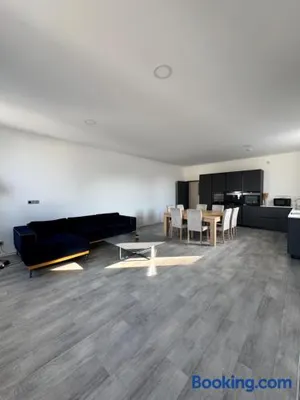 Image of Loft épuré avec parking privé.