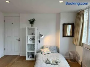 Image of CB53 Tower Bridge Townhouse 2 bathrooms & Free parking