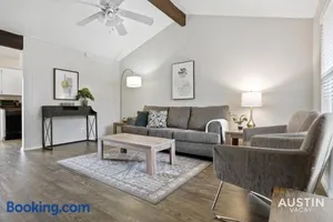 Image of Pets Welcome Great Space Backyard Near Zilker