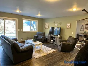 Image of Huge 5 Bedroom 2 12 Bathroom And Pet Friendly