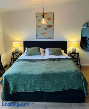 Image of FeelsLikeHome - Urbane Altbauwohnung mit Dachterasse& Parkplatz