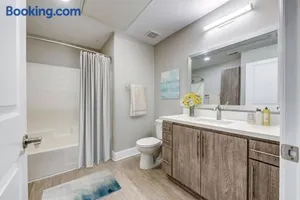 Image of Woodland Hills Luxury Apt 2 bed CA