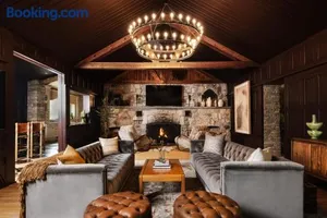 Image of Private 37 Acre Lake Estate On 164 Acres - 11 Br