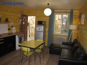 Image of Appartement T1 bis cosy avec patio 17 BIS