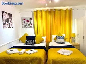 Image of Spacious London Excel 2 bedrooms, Separate Reception, Kitchen, Full Apartment