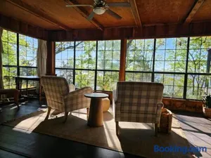 Image of Lake View Retreat