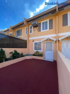 Image of Cute 2 room House with pool access