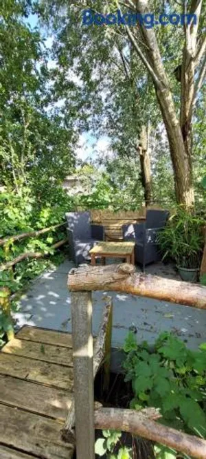 Image of Tuinhuisje in het groen