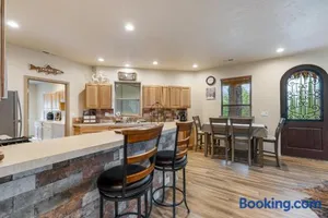 Image of Bogie Bungalow - Walk to lake, bar & restaurant - Near golf course - AC - Fireplace - Pet Ok